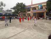 Trường tiểu học Noong Bua tổ chức buổi khai xuân năm mới và giao lưu thể thao giữa các khối lớp