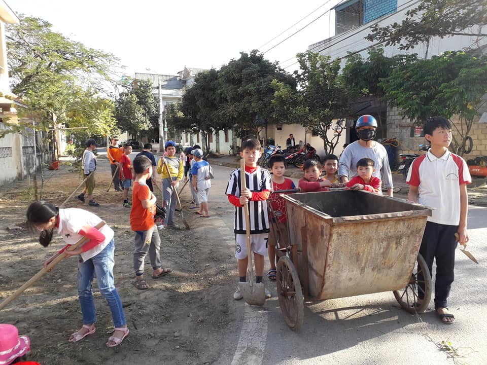 Trường Tiểu học Noong Bua tổng vệ sinh trước khi nghỉ tết nguyên đán